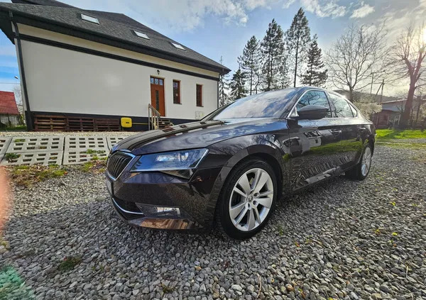 samochody osobowe Skoda Superb cena 96900 przebieg: 142000, rok produkcji 2017 z Łęknica